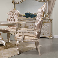 Ensemble de salle à manger de style européen haut de gamme, table à manger en bois sculpté de style baroque avec buffet américain et cave à vin