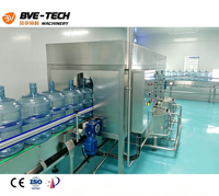 Machine de remplissage automatique d'eau potable de 5 gallons ligne de production d'eau à baril de bouteilles en plastique liquide