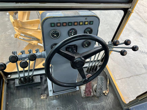 Motoniveladora CAT 12G de segunda mano con control preciso para trabajos de mantenimiento de carreteras - Product Image 6