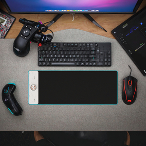 <span class=keywords><strong>Tapis</strong></span> <span class=keywords><strong>de</strong></span> Souris Gaming en Caoutchouc avec Logo OEM, Recharge Sans Fil 15W, Grand <span class=keywords><strong>Tapis</strong></span> <span class=keywords><strong>de</strong></span> Bureau RGB Résistant à l'Eau pour Téléphones Mobiles, Montres et Écouteurs TWS - Product Image 3