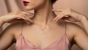 Elegante Colgante Unisex con Letra R del Alfabeto en Diamantes Naturales, Joyería Fina de Oro con Iniciales Personalizadas y Diamantes Genuinos para Uso Diario - Product Image 5