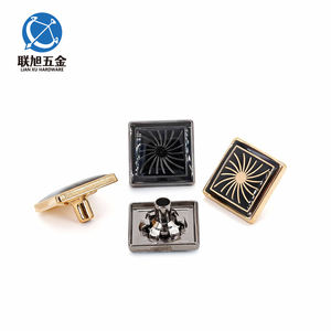 Bottone a Pressione in Lega di Zinco Dorato a 4 Parti con Logo Personalizzato per Abbigliamento, Prodotto da Lianxu - Product Image 1