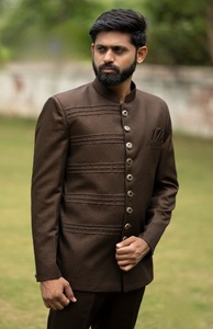 Ensemble de costumes de mariage pour hommes avec un gilet et un pantalon élégants fabriqués pour les fêtes, les réceptions et les rassemblements festifs. - Product Image 4