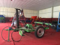 Ventes d'usine tracteur de haute qualité assorti rotatif 4 disques roue de doigt pelouse faucille barre tondeuse avec râteau tondeuse agricole