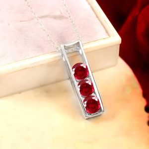 Pendentif Classique de Luxe pour Femme, Charme de Fiançailles, Rubis du Mozambique Rouge Sang 6x6 MM, Pierre Précieuse Taillée, Argent 925 Plaqué Or 14K - Product Image 2