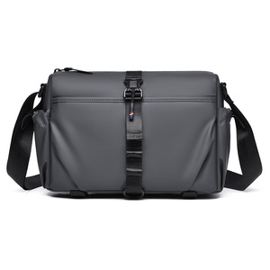 Sac à bandoulière de créateur pour homme, grande capacité, multi-poches, résistant à l'eau, idéal pour le travail quotidien - Product Image 2