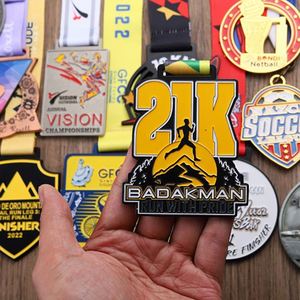 Médailles personnalisées en alliage de zinc moulé sous pression 3D, avec logo sur mesure, pour club de dodgeball, avec cordon. - Product Image 5