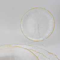 Vente en gros d'assiettes plates rondes en verre de 8 pouces plats de service assiettes de luxe avec bordure dorée ensemble de dîner fait main pour dîner