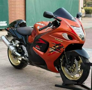 Suzuki Hayabusa Gsx1300r 1340cc, Motor de Cuatro Cilindros en Línea, Refrigeración Líquida, Inyección Electrónica de Combustible, Motocicleta Deportiva de Carreras Legendaria - Product Image 3