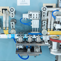 Machine de fabrication de tubes de dentifrice laminés
