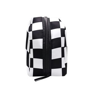 Pochette de maquillage personnalisée à carreaux noirs et blancs, sac cosmétique à damier, sac de toilette portable pour femmes, idéal pour les voyages - Product Image 6