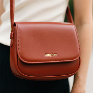 Сумка через плечо из натуральной кожи с логотипом из золотой фольги - Product Image 2