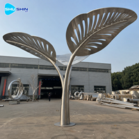 Abri solaire extérieur en acier inoxydable durable, sculpture en forme de grande feuille tropicale, pour hôtels, complexes hôteliers, piscines, villas et jardins