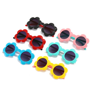 Lunettes de soleil pour enfants en gros, forme fleur, ovales, colorées, mode enfantine, vente en gros usine - Product Image 1