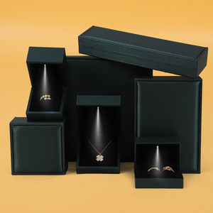 SIFOO Scatola per Gioielli Personalizzata con Logo LED e Velluto, Set di Scatole <span class=keywords><strong>in</strong></span> Pelle Verde per Collana, Anello e Bracciale, Lussuosa Scatola per Gioielli con Luce LED - Product Image 2