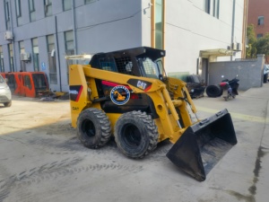 Chargeuse compacte sur pneus Caterpillar Cat 246D d'occasion, 95% neuve, 4x4, petit modèle, prix abordable - Product Image 6