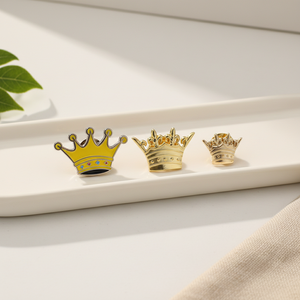 Produttore personalizzato 3D oro e argento placcato corona reale re regina spille metallo artigianato corona distintivo corona - Product Image 1