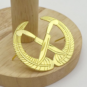 Logotipo personalizado de fábrica estampado sombrero dorado Pin de solapa insignia DISEÑO DE Metal ahueca hacia fuera tapa de rama de olivo accesorio insignia uniforme emblema - Product Image 4