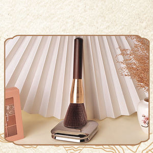 Logo de pinceau de maquillage personnalisé Pinceau à <span class=keywords><strong>contour</strong></span> coudé Cheveux synthétiques Procédé de <span class=keywords><strong>dessin</strong></span> Tube en aluminium Manche de pinceau en bois massif - Product Image 3