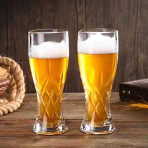 Chope à bière en verre texturé torsadé élégant avec une construction transparente comme du cristal pour les fêtes à la maison, les barbecues en plein air et la détente quotidienne - Product Image 1