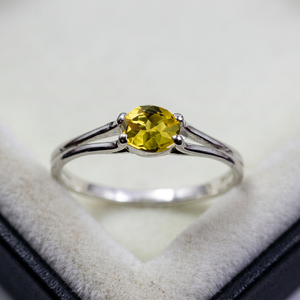 Bague Sultanite changeante de couleur en argent sterling 925, cadeau pour femme pour fiançailles, mariage, fête ou anniversaire - Product Image 1