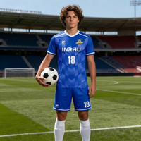Ensemble d'uniformes de football rétro personnalisés pour hommes avec tissu en maille respirant, maillot de football à séchage rapide, short d'entraînement