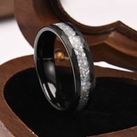 6MM 8MM IP Noir Tungstène Martelé Hommes Anneau Fabriqué À La Main Bande De Mariage Blanc Nacre Shell Incrustation De Carbure De Tungstène Anneau