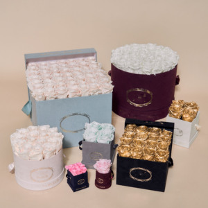 Rose éternelle en or rose véritable préservée dans une boîte ronde avec cadeau de diplôme en or, écologique - Product Image 1