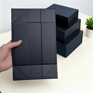 Caja de embalaje magnética plegable de una pieza, negra, personalizada, en forma de libro, resistente a arañazos, mate, para regalo. - Product Image 2