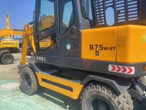 Mini-excavatrice sur pneus Xinyuan B75 d'occasion en bon état, 7 tonnes, avec coupleur rapide et brise-roche, certifiée EPA CE - Product Image 5