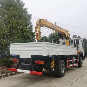 รถบรรทุกติดเครนไฮดรอลิก HOWO 4x4 8 ตัน พร้อมบูมยืดไสลด์ได้ - Product Image 3