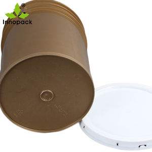 Cubo de plástico de 18l directo de fábrica de China con tapa de mango de metal Impresión personalizada Material PP Barril de almacenamiento de agua para uso de gasolina - Product Image 2