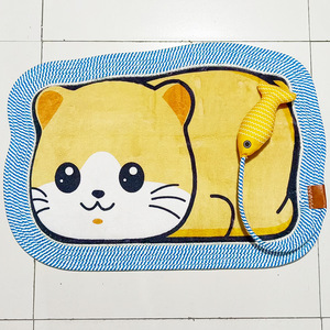 แผ่นรองข่วนแมวน่ารักแบบอินเทอร์แอคทีฟ ขนาด 40x60 ซม. ของเล่นเชือกฝ้ายรูปปลา อุปกรณ์สำหรับสัตว์เลี้ยง แผ่นข่วนแมว - Product Image 1