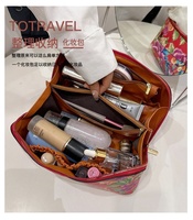 Trousse de maquillage élégante à fleurs Pochette à cosmétiques en cuir PU personnalisée de luxe pour les femmes Voyage en plein air avec poignée Trousse à maquillage florale