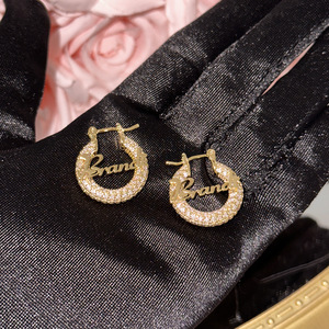 Pendientes de Acero Inoxidable con Baño de Oro de 18K y Circonitas, Diseño Minimalista y Moderno de TD Fashion, Personalizables con Letras del Alfabeto - Product Image 5