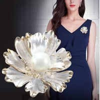 Bros Pin Bunga Peony Mewah Berlapis Emas dengan Enamel Tetesan Trendy, Desain Kustom dari Paduan Logam, Multiwarna, untuk Pesta Pertunangan dan Pernikahan