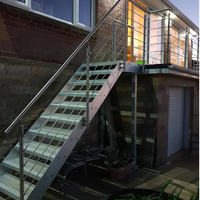 Escalier de feu extérieur d'usine, escalier en métal utilisé, escalier Central intérieur