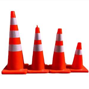 Precio de fábrica de alta calidad <span class=keywords><strong>Mini</strong></span> 28 "Safe <span class=keywords><strong>Cone</strong></span> Plastic 700mm <span class=keywords><strong>Pvc</strong></span> Orange Traffic <span class=keywords><strong>Cone</strong></span> Costume - Product Image 2