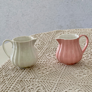 Jarra de Porcelana para Crema con Asa para Servir Leche en Cada Servicio de Café o Té, con Boquilla Anti-Goteo - Product Image 5