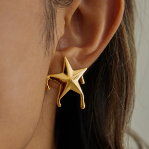 ต่างหูรูปดาวห้าแฉกเหลวสีทอง ทำจากสแตนเลสสตีล ของขวัญเครื่องประดับแฟชั่น - Product Image 3