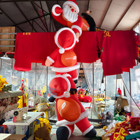 Decoración Navideña Inflable Personalizable para Exteriores, Figuras de Santa Claus en Posición de Escalar de Mano (Juego de Tres)