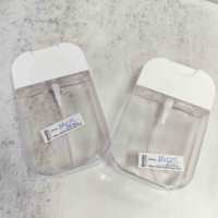 Flacon pulvérisateur de désinfectant pour les mains en PETG transparent + blanc de 45 ml, forme carte de crédit, avec pompe PP, impression sérigraphique, format poche, en plastique