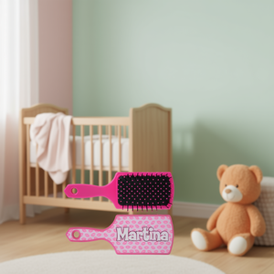 Brosse à cheveux Martina pour bébé avec motif lèvres roses et nom personnalisé - Product Image 2