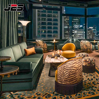 J2S Modernes Restaurant-Bar-Möbelset mit Massivholz- & Marmortischen Stoffsofas für Luxushotel-Lobby Gewerbliche Projekte
