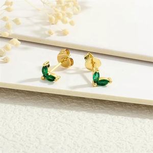 Pendientes de Acero Inoxidable con Forma de Corazón, Fruta y Flor para Mujer, Chapados en Oro de 14K, Modernos y Hechos a Medida - Product Image 2