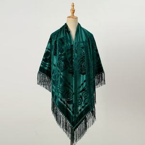 Écharpe carrée oversize pour femme, broderie rose, 140 cm, châle de protection solaire hiver, style ethnique, pompons, logo, pour l'extérieur - Product Image 1