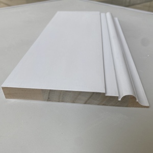 Rodapié de pino blanco imprimado para el mercado de la construcción, material decorativo para el borde inferior de paredes, suministro al por mayor para constructores. - Product Image 4