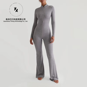 Leggings évasés personnalisés en polyester et élasthanne à compression et effet push-up pour femmes, combinaisons de yoga évasées une pièce pour la gym et le sport - Product Image 5