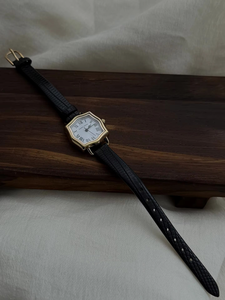 Orologio da Donna Vintage Stile Retrò con Quadrante Poligonale, Cinturino Nero e Oro - Product Image 6