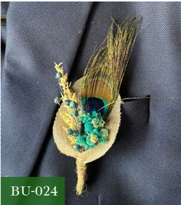 Boutonnière de fleurs séchées faites à la main avec plume de paon, épingle de revers rustique style bohème pour mariage BU-024 - Product Image 1